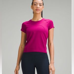 Lululemon - size 6 - Swiftly tech short sleeve shirt- race length - magenta